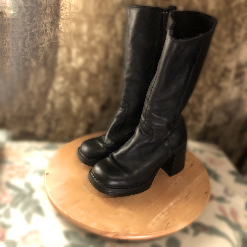 Vintage 90s/Y2K Canadian-Made Black Leather Boots, Size 8"